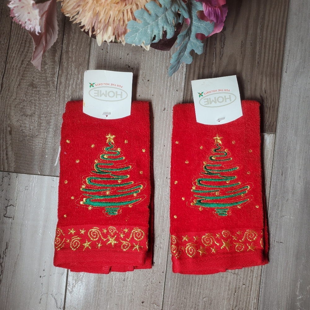 NWT HOME for the Holidays 2pc Christmas Tree Fingertip Towel Bundle Red Green